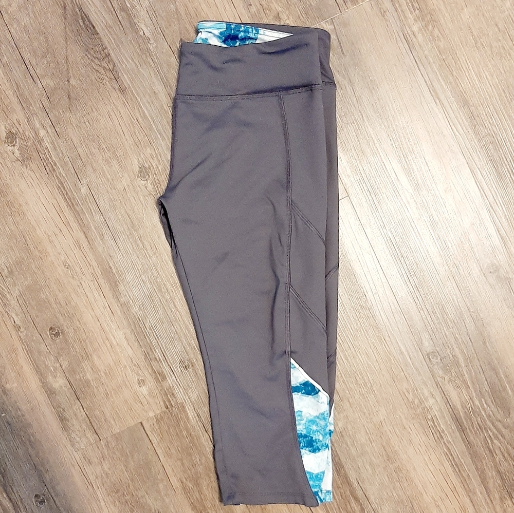 Forever 21 active crops - Picture 2 of 3